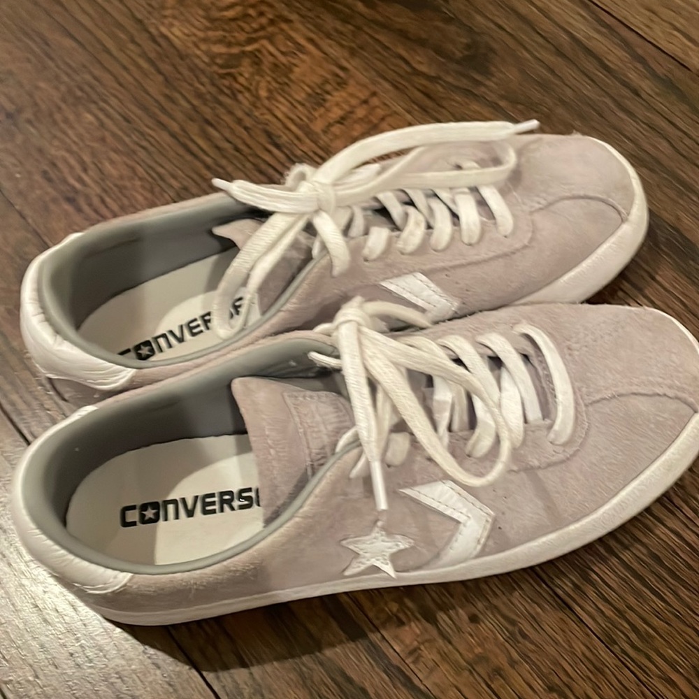 Women’s converse light grey sneakers